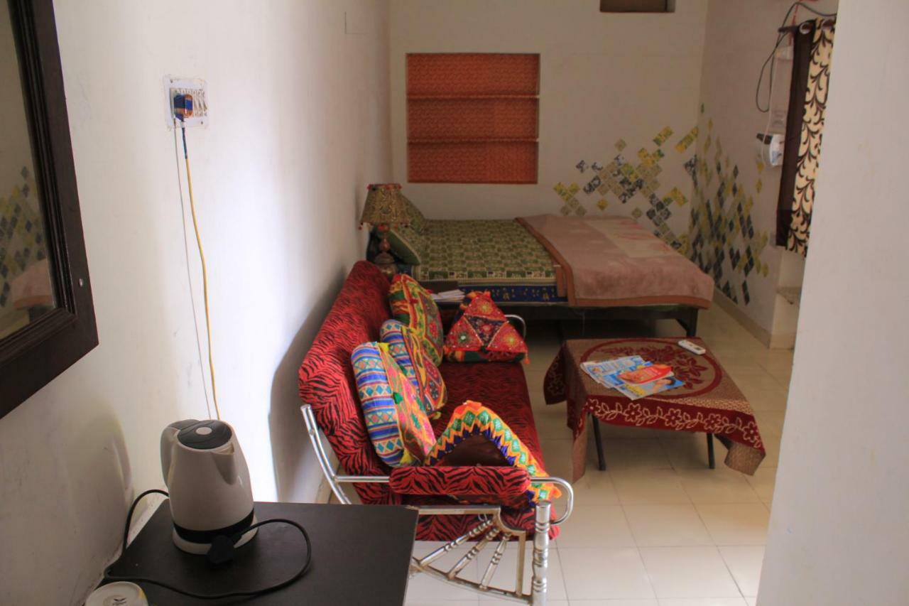 Nadya Homestay For Female&family Jaipur Luaran gambar